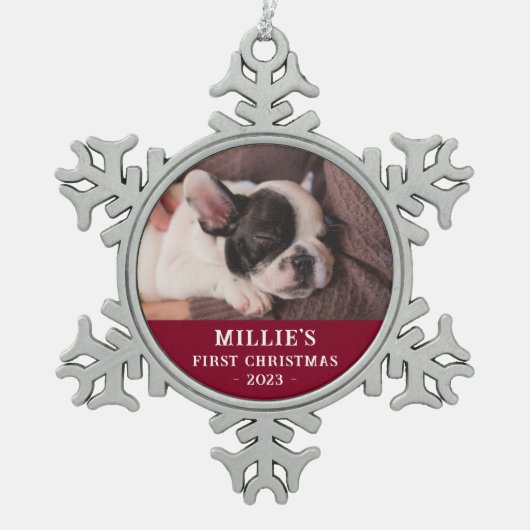 Gepersonaliseerde rode eerste kerst puppy foto tin sneeuwvlok ornament (Voorkant)
