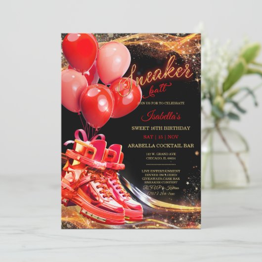 Gepersonaliseerde rode gouden sneaker bal verjaard kaart (Staand voorkant)