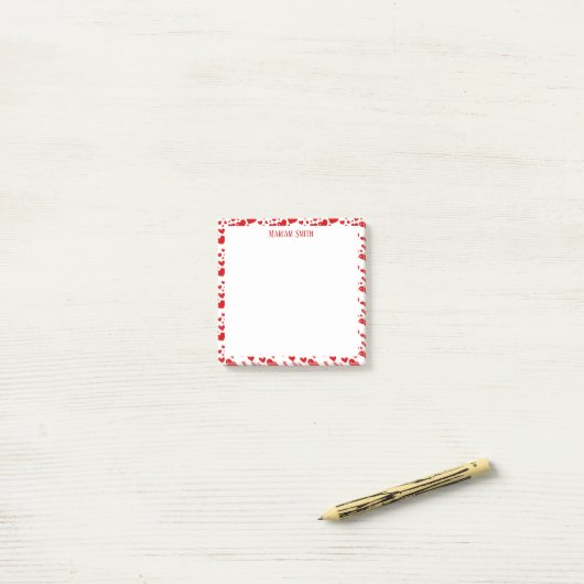 Gepersonaliseerde rode harten post-it® notes (Op bureau)