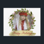 Gepersonaliseerde rode kerstkrans Holly | FOTO Feestdagenkaart<br><div class="desc">Moderne briefkaarten gepersonaliseerd voor het kerstseizoen. Voeg uw foto (afbeelding) en bericht toe aan de achterkant. Script kalligrafie letter van kleur rood en goud. Gepersonaliseerd dit briefkaart om naar je familie en vrienden te sturen! Perfecte familieherinneringen.</div>