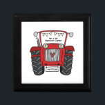 Gepersonaliseerde rode tractor land bruiloft cadea cadeaudoosje<br><div class="desc">Een tractor land boerderij bruiloft cadeau dat kan worden gepersonaliseerd. Als u de grootte of het lettertype wilt wijzigen,  klikt u op de knop Bewerken om verder aan te passen. De bunting in de tractor zit in een subtiele crème en wit.</div>