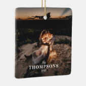 Gepersonaliseerde romantische paar foto Kerstmis Keramisch Ornament (Rechts)
