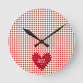 Gepersonaliseerde rood vilt hart Gingham Moederdag Ronde Klok (Voorkant)