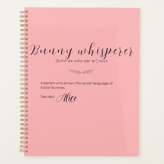 Gepersonaliseerde roze "Bunny Whisperer" Pasen Planner (Voorkant)