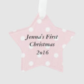 Gepersonaliseerde Roze Eerste Kerst Ornament (achterkant)