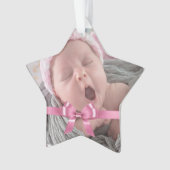 Gepersonaliseerde Roze Eerste Kerst Ornament (voorkant)