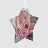 Gepersonaliseerde Roze Eerste Kerst Ornament (voorkant)