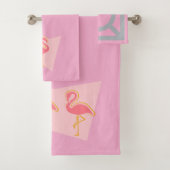 Gepersonaliseerde Roze Flamingo Mid-Century Modern Bad Handdoek (Insitu)