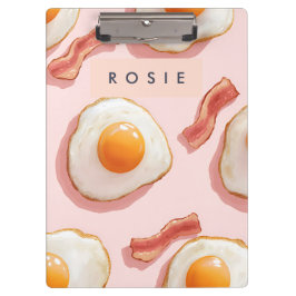 Gepersonaliseerde roze gebakken eieren en spek pat klembord