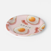 Gepersonaliseerde roze gebakken eieren en spek pat papieren bordje (Gekanteld)