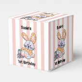 Gepersonaliseerde Roze Gestreepte Kwekerij Art - B Bedankdoosjes (Voorkant Zijde)
