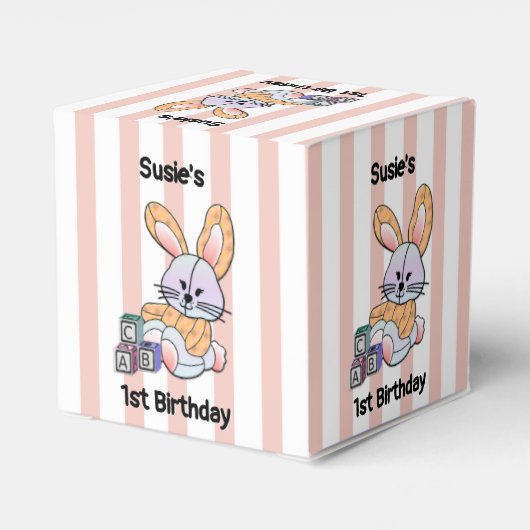 Gepersonaliseerde Roze Gestreepte Kwekerij Art - B Bedankdoosjes (Achterkant)