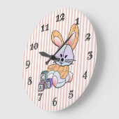 Gepersonaliseerde Roze Gestreepte Kwekerij Art - B Grote Klok (Hoek)