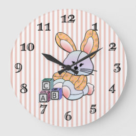 Gepersonaliseerde Roze Gestreepte Kwekerij Art - B Grote Klok