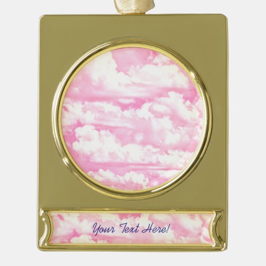 Gepersonaliseerde roze Happy Clouds Verguld Banner Ornament (Voorkant)