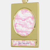 Gepersonaliseerde roze Happy Clouds Verguld Banner Ornament (Links)