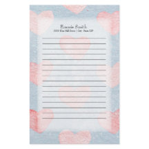 Gepersonaliseerde roze harten op blauwe Waterverf