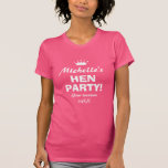 Gepersonaliseerde roze hen party nacht t shirten t-shirt<br><div class="desc">Gepersonaliseerde roze hen party nacht t shirten voor bruid te zijn en bruidsmeisjes. Grappige vrouwen t - shirts met naam, locatie en datum met inbegrip van kleine prinses kroon. Leuke typografie sjabloon voor vrijgezellenfeest / meisjes avond uit / meisjes weekend / vrijgezellenfeest / bruiloft gag party. Maak je eigen bruiden...</div>