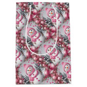 Gepersonaliseerde roze kerst sneeuwman medium cadeauzakje (Voorkant)