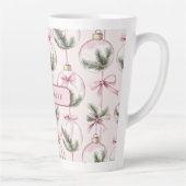 Gepersonaliseerde Roze Kerstbal Latte Mok (Rechts)
