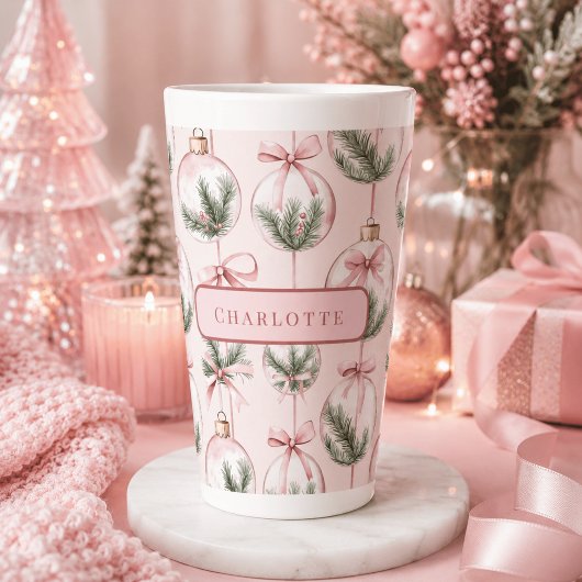 Gepersonaliseerde Roze Kerstbal Latte Mok