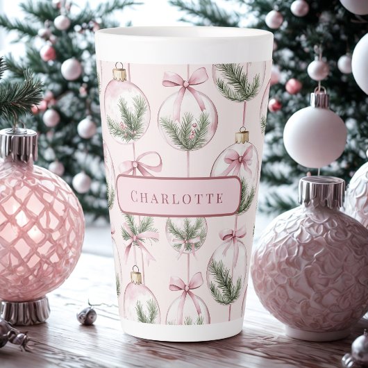Gepersonaliseerde Roze Kerstbal Latte Mok