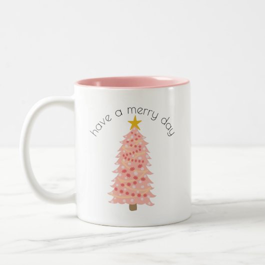 Gepersonaliseerde roze kerstboom hebben een vrolij tweekleurige koffiemok (Links)