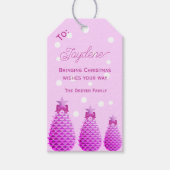 Gepersonaliseerde roze kerstdennenappels  cadeaulabel (Voorkant)