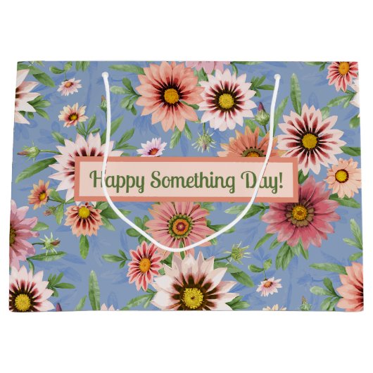 Gepersonaliseerde roze madeliefjes op blauw bloemm groot cadeauzakje (Voorkant)