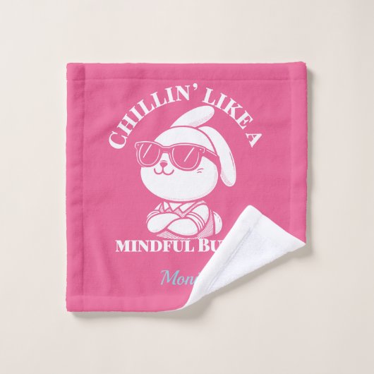 Gepersonaliseerde roze "Mindful Bunny" badhanddoek Bad Handdoek (Wasdoekje)