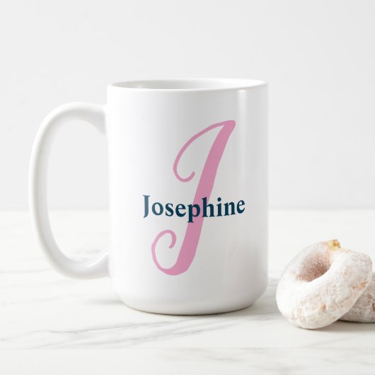 Gepersonaliseerde roze monogram letter J Aangepast Koffiemok (Met donut)