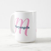 Gepersonaliseerde Roze Monogram Letter M Aangepast Koffiemok (Voorkant links)
