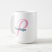 Gepersonaliseerde Roze Monogram Letter P Aangepast Koffiemok (Voorkant links)