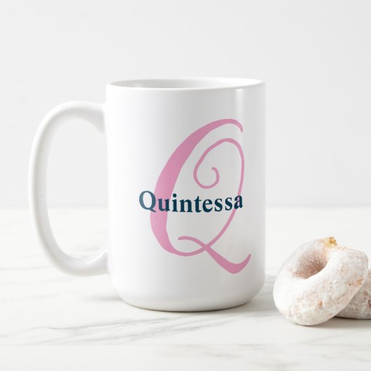 Gepersonaliseerde Roze Monogram Letter Q Aangepast Koffiemok (Met donut)