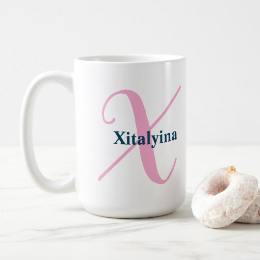 Gepersonaliseerde Roze Monogram Letter X Aangepast Koffiemok (Met donut)