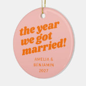 Gepersonaliseerde Roze Oranje Eerste Kerstmis Getr Keramisch Ornament (Links)