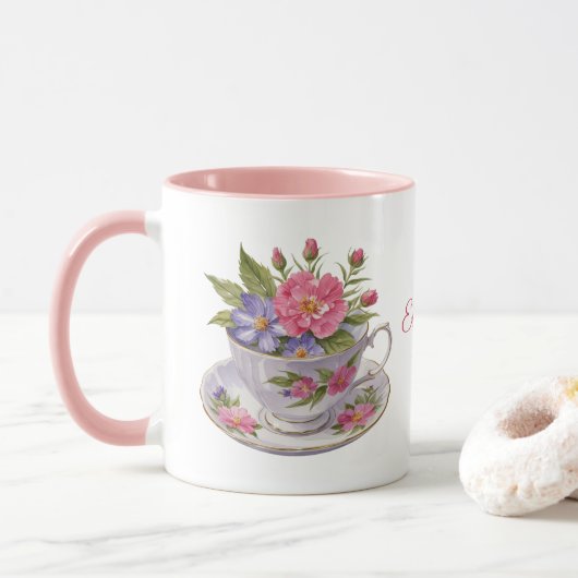 Gepersonaliseerde Roze Paarse Bloemen Tea Cup Mok (Met donut)