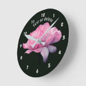 Gepersonaliseerde Roze Roos Bloem Ronde Klok (Hoek)