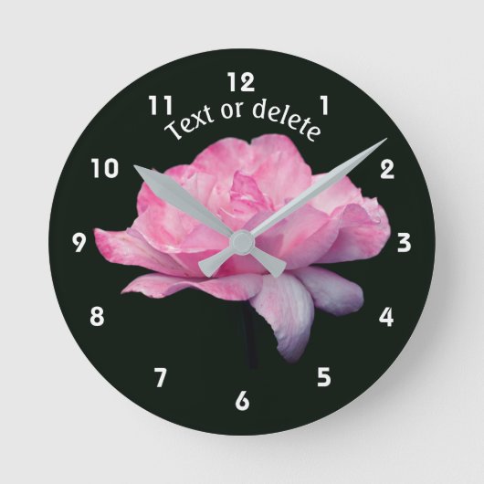 Gepersonaliseerde Roze Roos Bloem Ronde Klok (Voorkant)