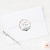 Gepersonaliseerde Roze Rose Gouden Folie Huwelijks Ronde Sticker (Envelop)