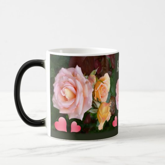 Gepersonaliseerde roze rozen en harten magische mok (Links)