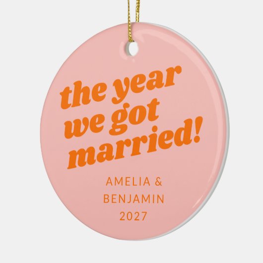 Gepersonaliseerde roze Sinaasappel eerste kerst Ge Keramisch Ornament (Links)