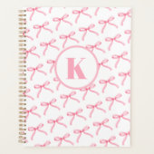 Gepersonaliseerde Roze Strik Coquette Monogram Ver Planner (Voorkant)