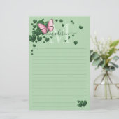 Gepersonaliseerde Roze Vlinder met Hartblaadjes Briefpapier (Staand voorkant)