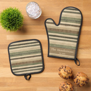 Gepersonaliseerde Rustic Brown en Green Stripe Nat Ovenwant & Pannenlap Set