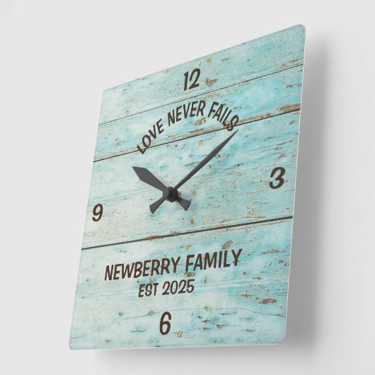 Gepersonaliseerde rustieke "Liefde faalt nooit" Kl Vierkante Klok (Hoek)