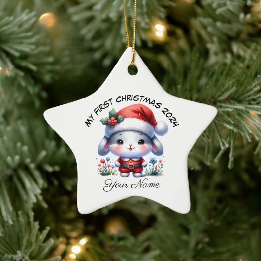 Gepersonaliseerde Santa Bunny Eerste Kerstmis Keramisch Ornament (Boom)