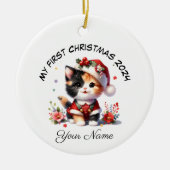 Gepersonaliseerde Santa Calico Kitten Eerste Kerst Keramisch Ornament (Voorkant)