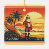 Gepersonaliseerde Santa Surfing Retro Beach Kerstm Keramisch Ornament (Achterkant)