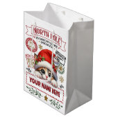 Gepersonaliseerde Santa's Gift Bag met schattige K Medium Cadeauzakje (Voorkant Gekanteld)